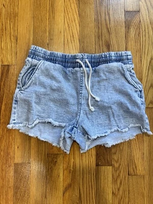 Women’s Shorts Size Medium - Image 1 of 2