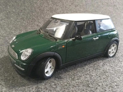 Burago 2001 Mini Cooper Scale 1/18 Green White Made in Italy - Image 1 of 4