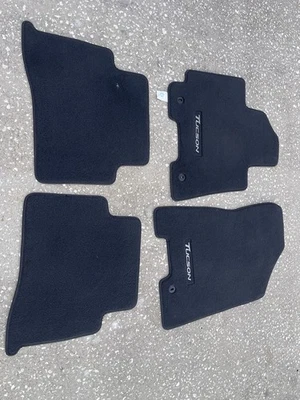Alfombrillas delanteras negras para Hyundai Tucson 2019-2021 OEM D3F14-AC010/060 D3F14-AC020 Foto 1 de 3