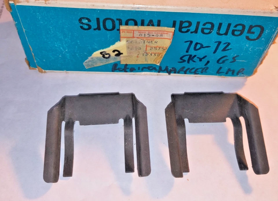 Новые из старых запасов 1970-72 Buick GS Skylark Gran Sport боковые маркеры фиксаторы зажимы - Изображение 1 из 1