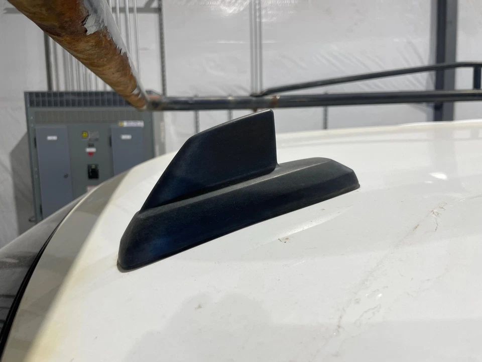 2009 - 2019 雪佛兰索罗德 2500 黑色车顶安装天线桅杆 — 第 1/1 张图片