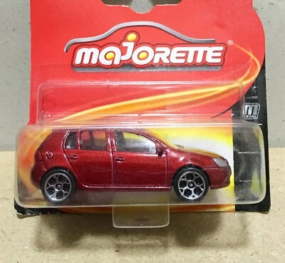 Majorette Volkswagen Golf V Rojo - Rueda 5Y 1/61 (3") en equipamiento corto Foto 1 de 4