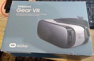 Samsung Gear VR Oculus SM-322 Virtual Reality Headset - White  - Picture 1 of 3