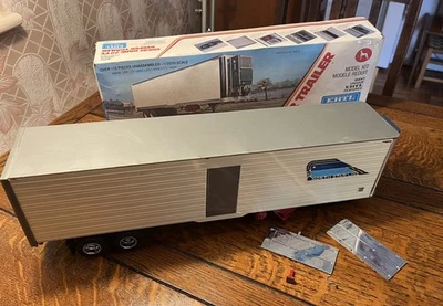 Vintage ERTL 1:25 Great Dane 40FT Reefer Trailer Plastic Model Kit Old Built - image 1 of 4
