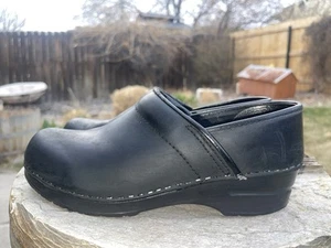 Dansko Professional Clog Black Leather Slip-On Sz EU 37 US Women 6.5 -7 - Picture 1 of 7