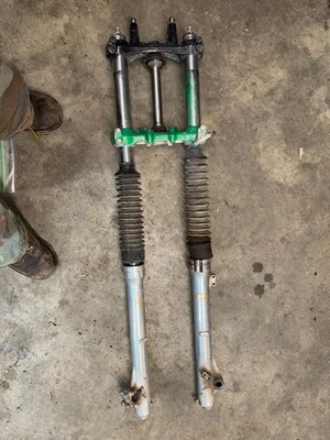 81,82 horquillas delanteras y abrazaderas triples honda xr-500r, xr-250r, 51400-MA0-003 Foto 1 de 4