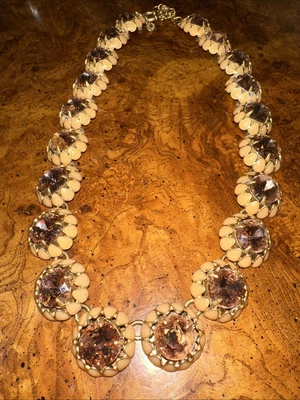 Collar J.Crew Rubor Rosa Cristal Distintivo Esmalte Pétalo Rivoli Y2K De Colección Foto 1 de 4