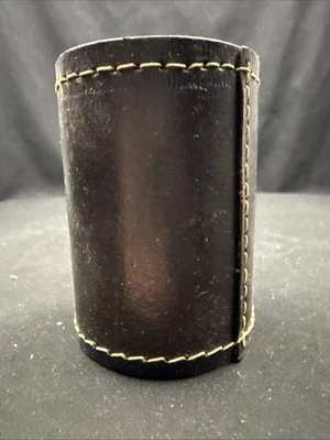 Cartões de pôquer de couro vintage 1970 NYC Fifth Ave várias camadas copo de dados de cassino - Imagem 1 de 4