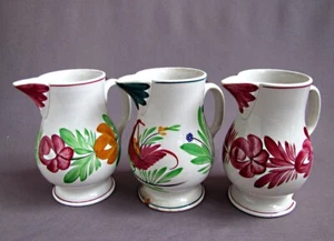 3 Pichets en Faïence de Sarreguemines et Digoin France décor Fleurs ou Coq - Foto 1 di 6