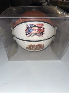 UTAH JAZZ vs CHICAGO BULLS NBA 1998 FINALS MINI BASKETBALL - Picture 1 of 5