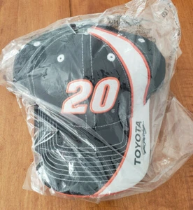 NEU Tony Stewart #20 Toyota Racing Pit Crew Mütze Joe Gibbs Racing Signatur Neu in Verpackung - Bild 1 von 4
