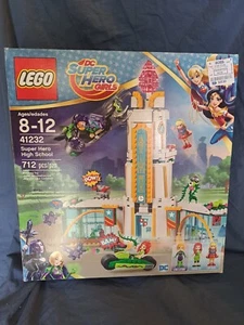 LEGO SUPER HERO HIGH SCHOOL 41232 set neuf et scellé set poupée Poison Ivy Supergirl - Photo 1/6