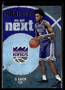 2017-18 Hoops We Got Next De'Aaron Fox Rookie Sacramento Kings #5 - Foto 1 di 2