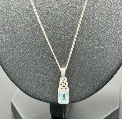 Colar pingente de prata esterlina corte esmeralda topázio azul design celta 10” LEIA - Imagem 1 de 4