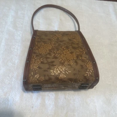 Bolso de mano vintage de madera de los años 60 con forro de terciopelo granate floral Foto 1 de 2