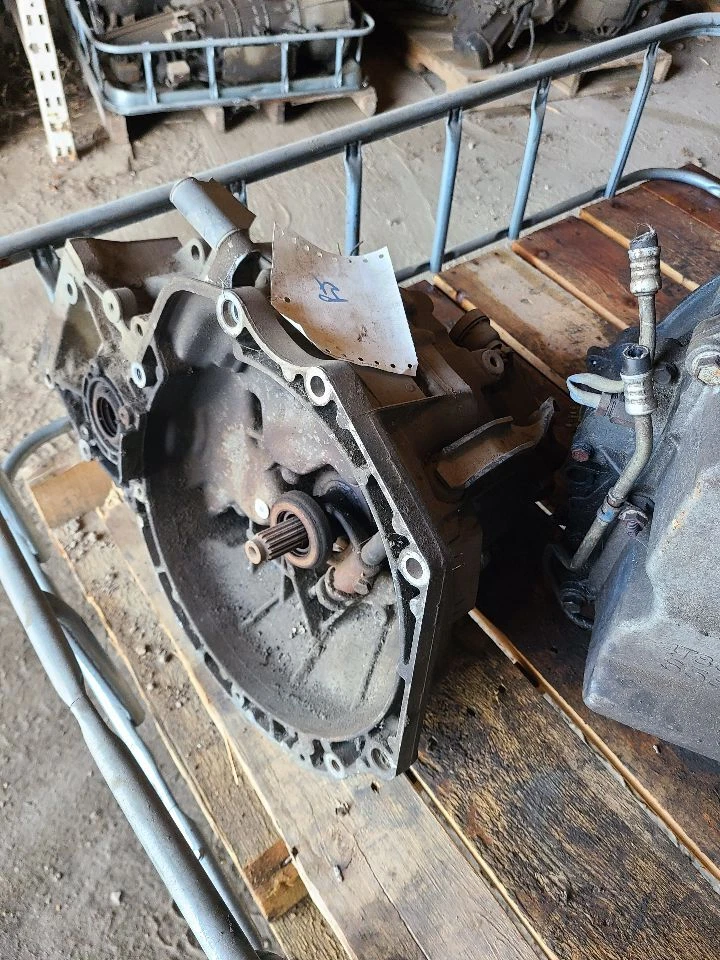 Manual Transmission 4 Cylinder Excluding Turbo Fits 94-97 SAAB 900 871461 - Image 1 of 1