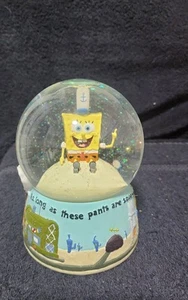Vintage SpongeBob Squarepants Enesco Snow Globe Music Box Tema Canzone 2003 Funzionante - Foto 1 di 4