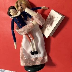 Byers Choice Williamsburg Lady With Doll. 2001 With Tag 9” Tall. - Picture 1 of 8