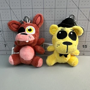 Lotto appendiabiti posteriore Just Toys FNAF Golden Freddy & Foxy Pirate peluche portachiavi - Foto 1 di 7