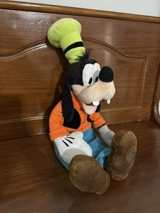 Goofy Disney Store Exclusive Authentic Original 20 Inch Plush - Stuffed Animal - Picture 1 of 3