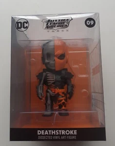 Justice League Of America DC Deathstroke Dissected Vinyl Art Figure 09 - Picture 1 of 3