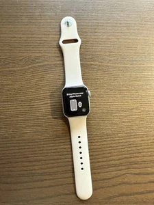 Apple Watch SE 40mm Aluminum with Pink Loop - Photo 1 sur 6