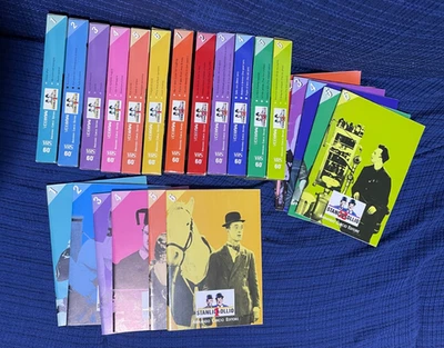 12 VHS STANLIO E OLLIO RADIORAI CURCIO EDITORE (serie 1 e 2) E LIBRETTI  - Immagine 1 di 4