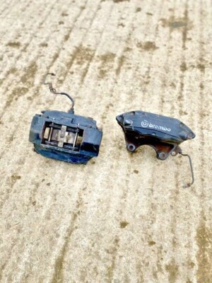 Pinzas de freno delanteras Nissan Skyline R32 R33 GTR R33 GTR S14 S15  Foto 1 de 2