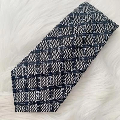 Vintage Yves Saint Laurent - Corbata ancha de poliéster a cuadros chevron azul marino Foto 1 de 4