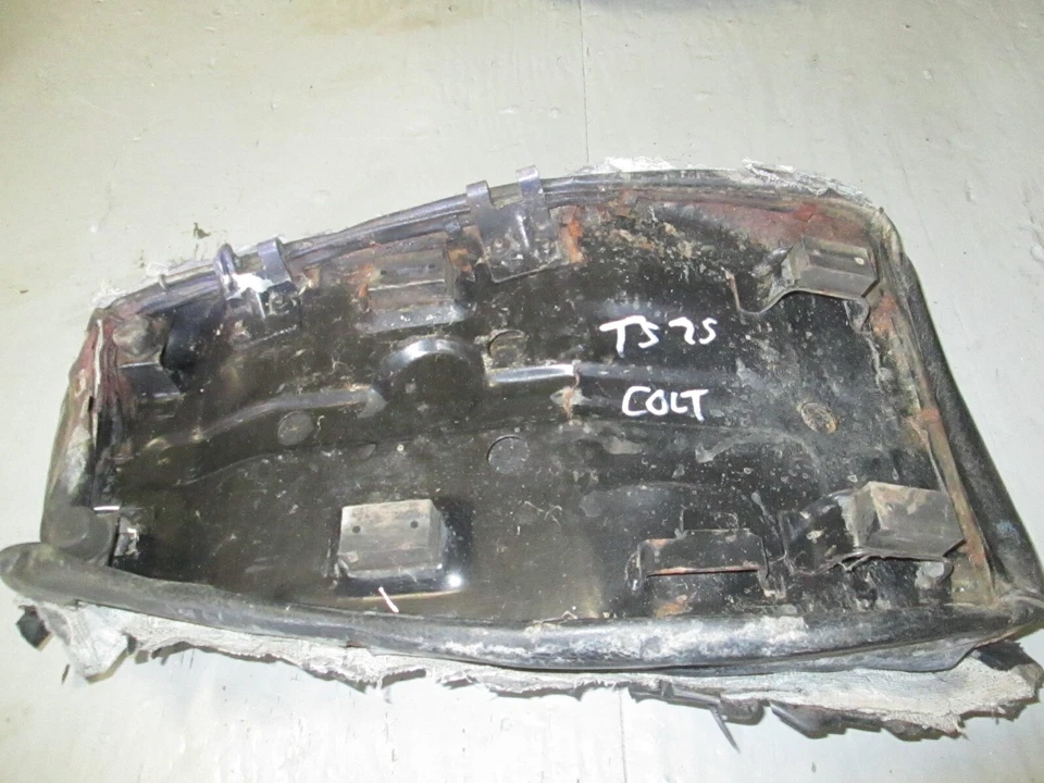 Assento SUZUKI TM75 1974 - 1976 TS75 COLT 1975 - 1977, 45100-26600-865 - Imagem 1 de 4