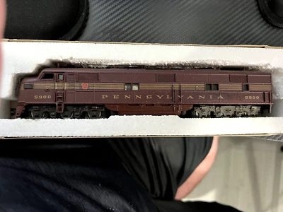 Model Power 912D HO Pennsylvania EMD E7 Dummy Diesel Locomotive w/ Light Non-Pwr - Image 1 of 2