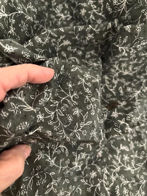 1 Yd Vtg 40WX30L Gray White Floral Tiny Leaves Calico Print Quilt JO-ANN FABRIC - Image 1 of 4