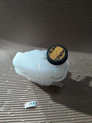 Toyota Yaris 2015 botella de radiador híbrida Foto 1 de 4