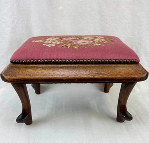 Antico poggiapiedi vittoriano punto ago ottone bordo a spillo floreale legno malva - Foto 1 di 22