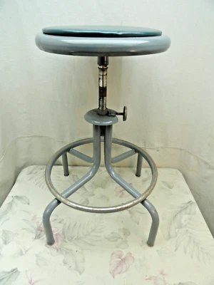 Taburete de tienda giratorio Royal Metal altura ajustable 22" - 27" Foto 1 de 4