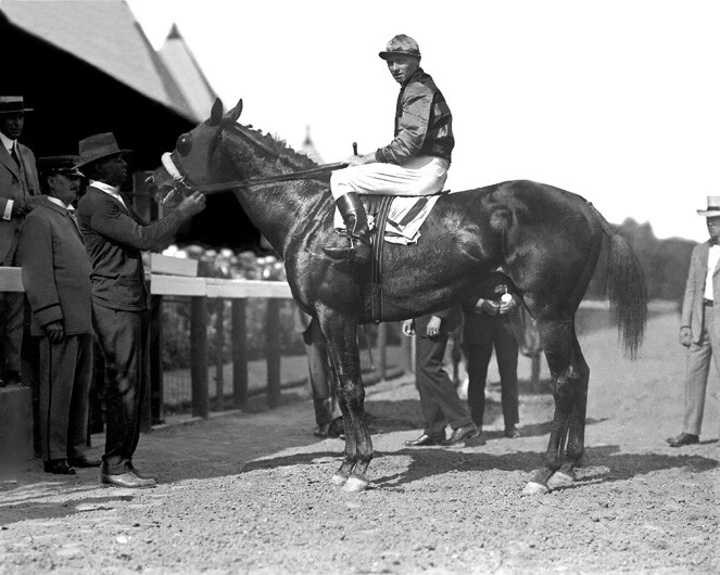 Póster impreso de foto brillante de 8x10 de caballo de carreras Triple Corona SIR BARTON Earl Sande Foto 1 de 1