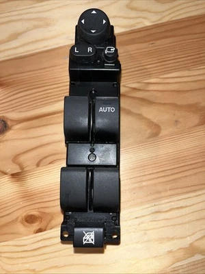 Mazda 2 Window Mirror Control Switch 03124230R. - Image 1 of 4