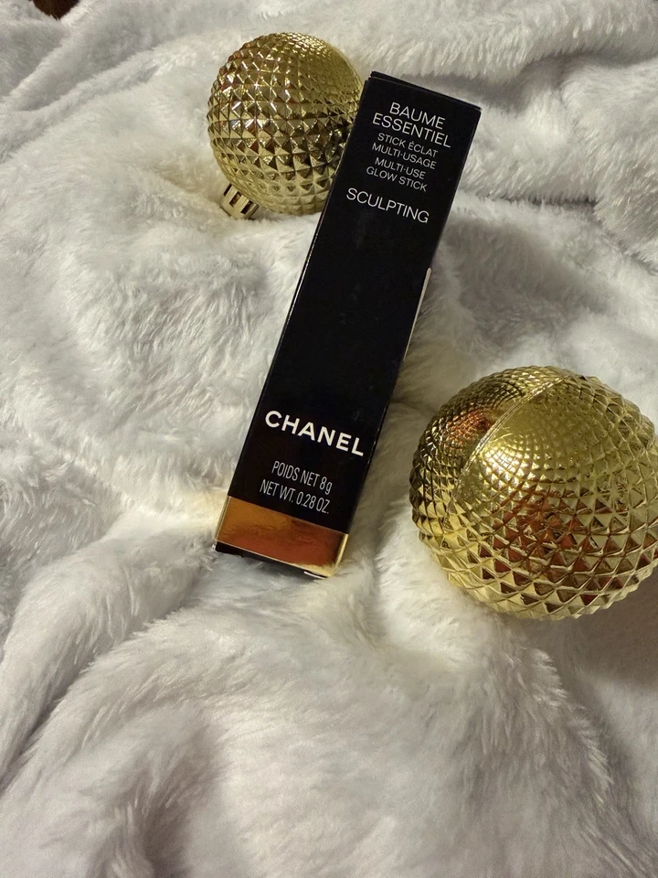 Chanel Baume Essential Multiuso Brillo Stick -ESCULPIDO Foto 1 de 3
