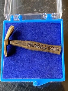 Prendedor de corbata de Nueva Jersey en caja concurso de aprendices de carpintería martillo como nuevo - Imagen 1 de 4