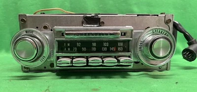 1970 1971 1972 Oldsmobile Cutlass 442 AM FM Radio w/ Knobs 7313193 03BFM1 OEM - Image 1 of 4