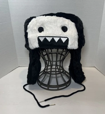 DOMO Kun Y2K Suave Ushanka/Trampero Sombrero Gorro Negro Esqueleto Bordado Personaje Foto 1 de 4