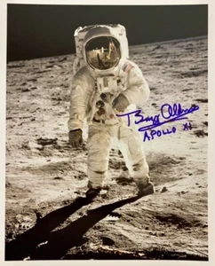 Foto 8x10 firmada/inscrita por Buzz Aldrin del Apolo 11 caminando en la Luna - JSA grado 10 - Imagen 1 de 2