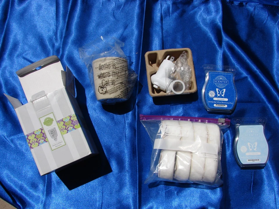 NIB SCENTSY Wall Plug In Mini Wax Warmer Night Light Lot Bundle Home my CAT Is - Image 1 of 4