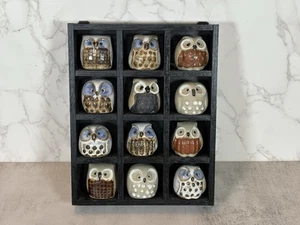 Mini estatuilla de búho de arcilla de cerámica mexicana esmaltada Ensom conjunto completo caja de sombra arte - Imagen 1 de 5