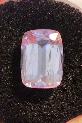 Pink Kunzite – 4.7 Carat Elongated Cushion Cut – Beautiful Sparkling Pink Gem - Image 1 of 2