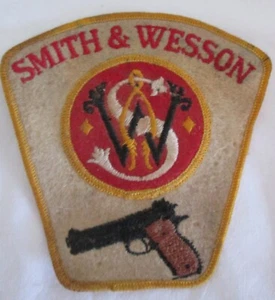 Chaqueta bordada de fieltro de lana vintage SMITH & WESSON modelo 39 parche Estate Find - Imagen 1 de 2