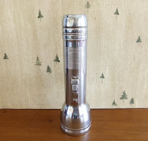 Vintage Lumilite Chrome Metal Flashlight Magnet Holder ~ WORKS - Picture 1 of 9