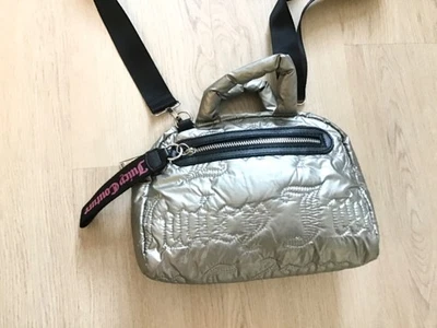 Bolso de mano Juicy Couture plateado acolchado bandolera y asa superior Foto 1 de 4