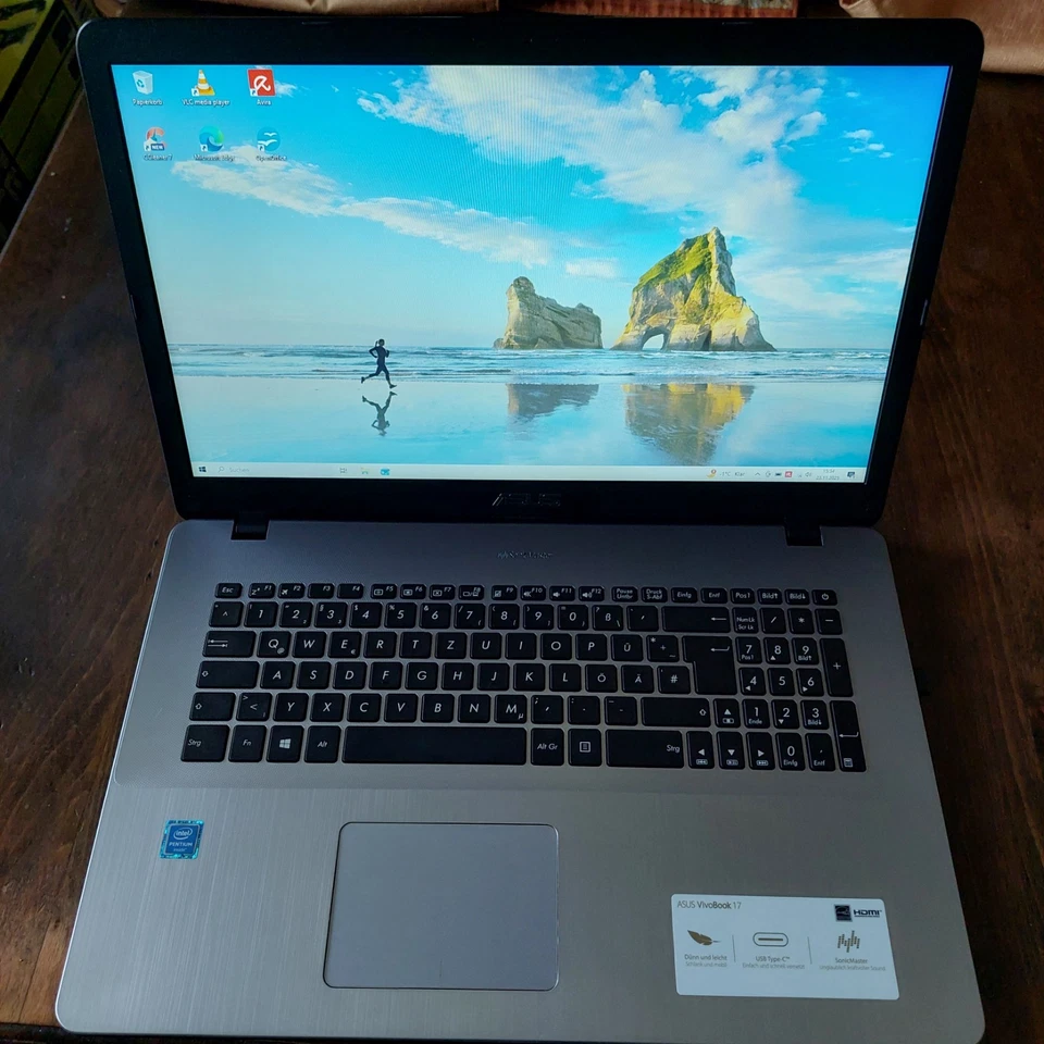 Laptop ASUS Vivobook 17, OVP, Notebooktasche, Wireless-Mouse, Pikachu Mousepad - Bild 1 von 4