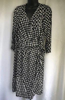 Vestido Lane Bryant envolvente poliéster blanco y negro geométrico elástico talla 18/20 Foto 1 de 4